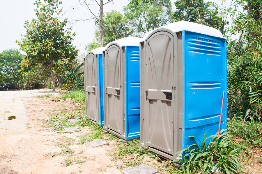 portable toilets for outdoor event